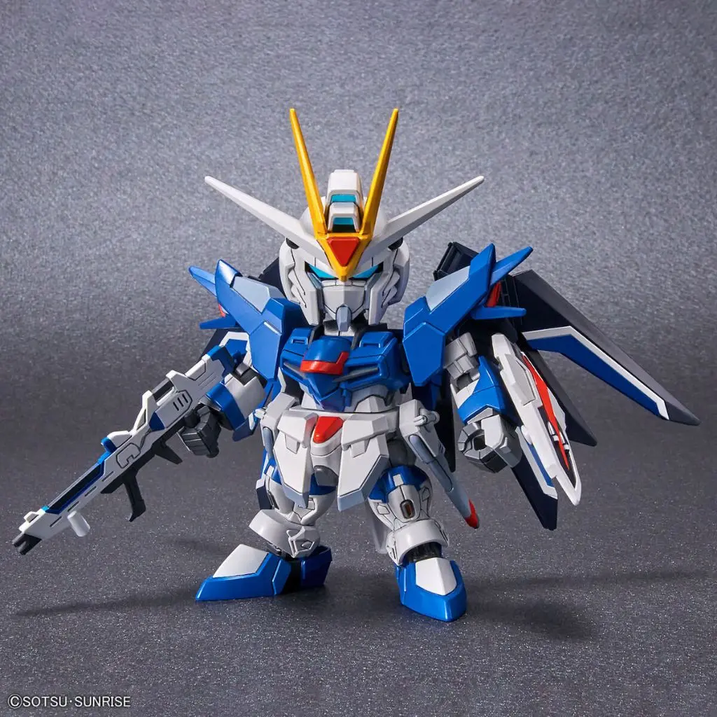 Mô hình lắp ráp SD GUNDAM EX-STANDARD RISING FREEDOM GUNDAM