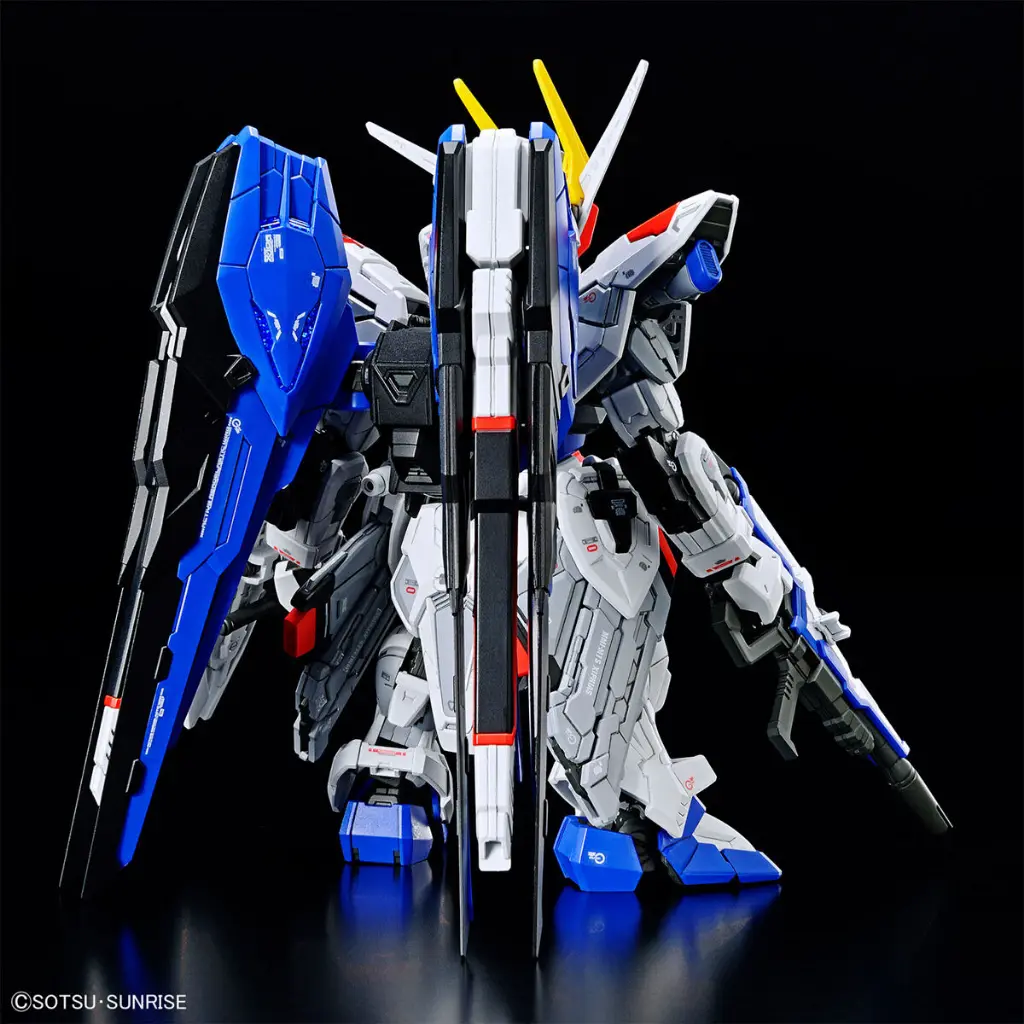 Mô hình lắp ráp MASTER GRADE SD FREEDOM GUNDAM