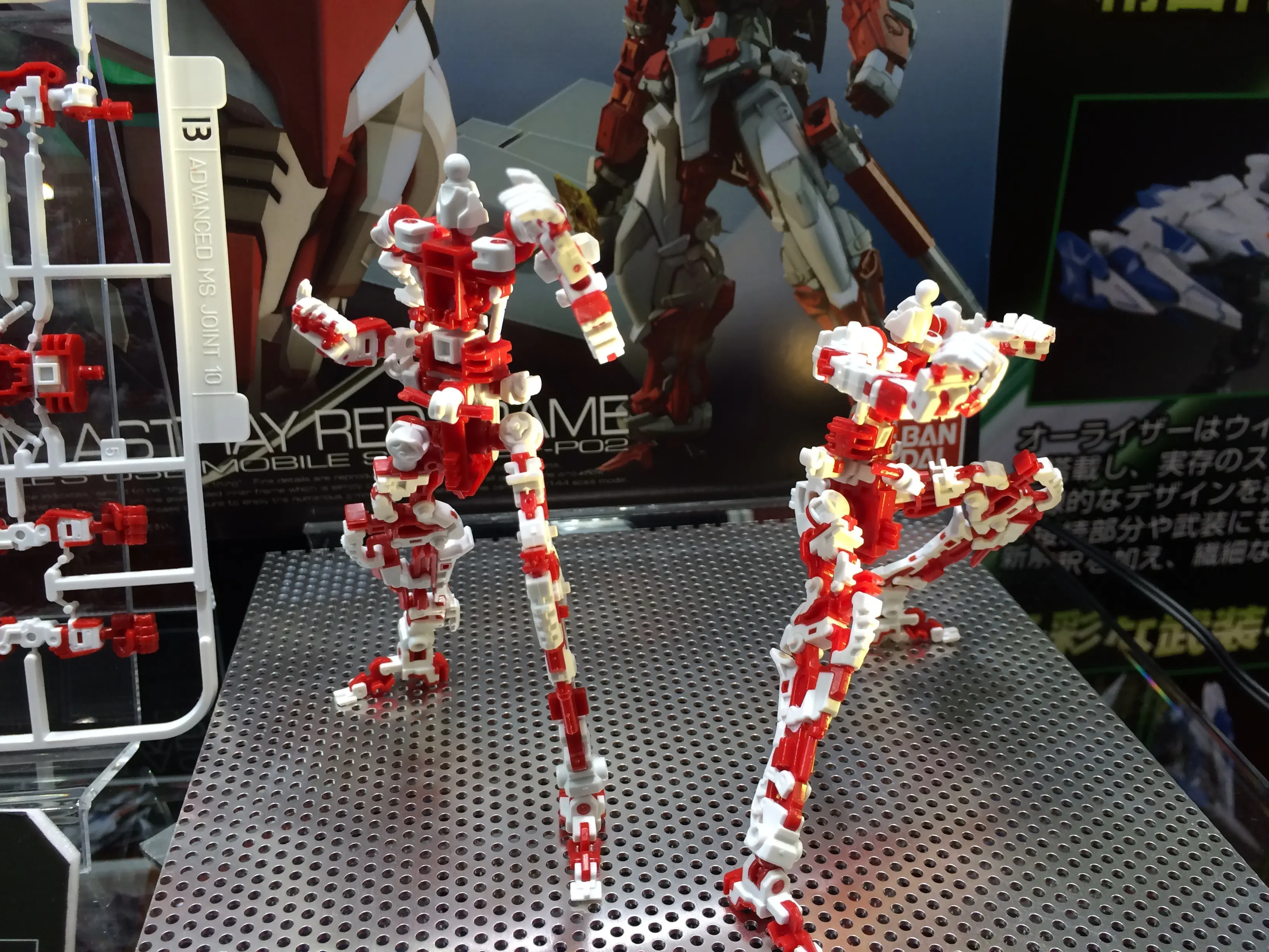 Mô hình lắp ráp RG 1/144 MBF-P02 GUNDAM ASTRAY RED FRAME