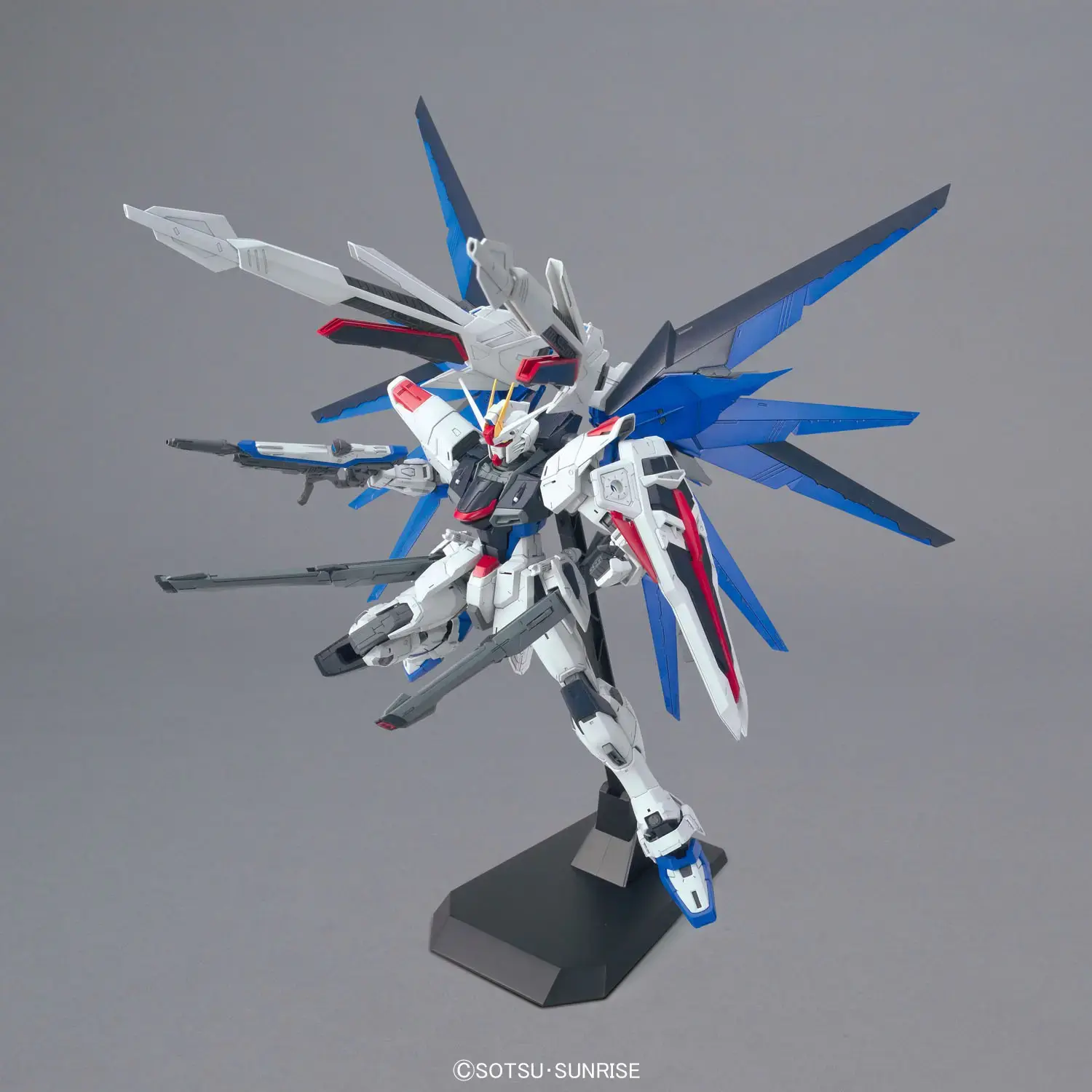 Mô hình lắp ráp MG 1/100 FREEDOM GUNDAM Ver.2.0